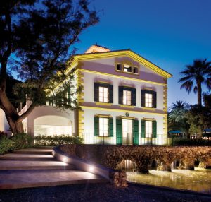Lush green fields and farm buildings at Agroturism Ca Na Xini, inviting guests to enjoy the rural experience.