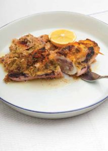 Calamares rellenos: calmarii umpluți, felul care unește uscatul cu marea