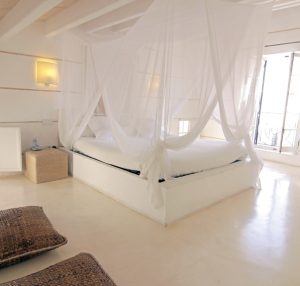 A scenic farm view near Hotel Tres Sants Ciutadella, highlighting its tranquil rural setting for interior tourism.
